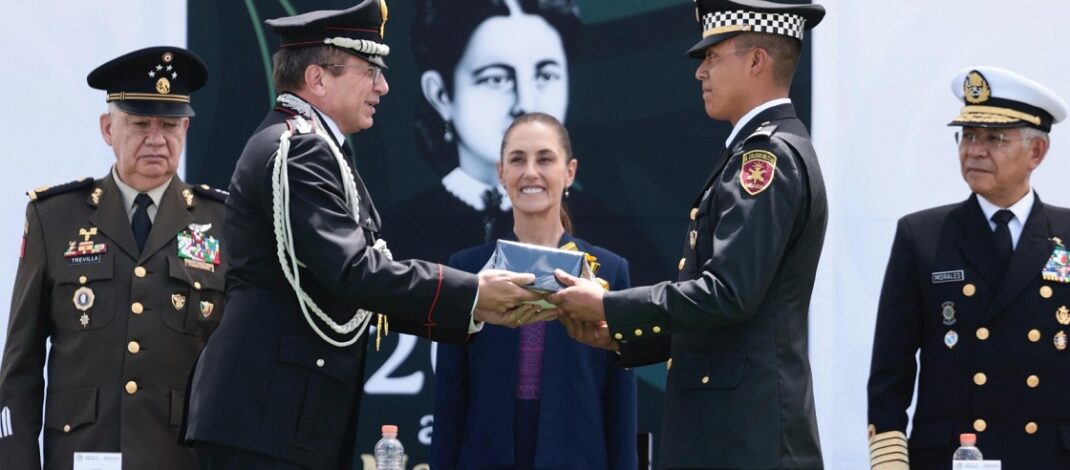 México tiene derecho siempre a decidir su propio destino: Presidenta Claudia Sheinbaum encabeza clausura y apertura de cursos del sistema educativo militar 2026
